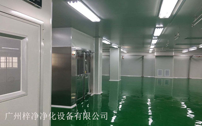 風淋室安裝在潔凈室入口是確保潔凈室、提高工作效率和保障人員安全的重要措施。